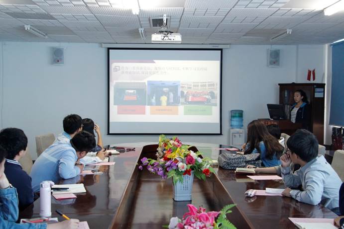 说明: C:\Users\User\Desktop\腐漫画
举办“青春榜样,筑梦领航”优秀学子展示会\4.JPG