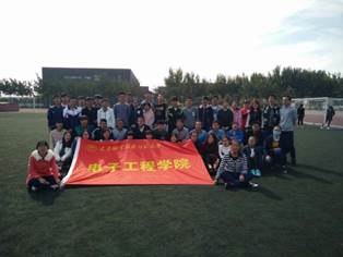 说明: C:\Users\User\Desktop\腐漫画
举办“漫漫长征路，你我共同行”学生干部素质拓展训练\1.jpg