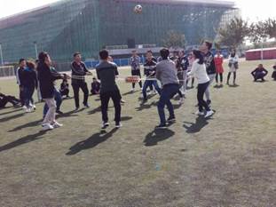 说明: C:\Users\User\Desktop\腐漫画
举办“漫漫长征路,你我共同行”学生干部素质拓展训练\3.jpg