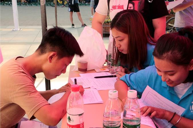 说明: C:\Users\User\Desktop\腐漫画
暖心迎新，引领新生“壹柒”成长\3.jpg