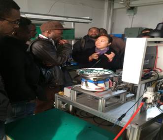 说明: C:\Users\User\Desktop\腐漫画
组织硕士留学生开展参观教学\2.JPG