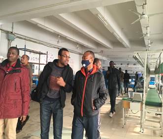 说明: C:\Users\User\Desktop\腐漫画
组织硕士留学生开展参观教学\3.JPG