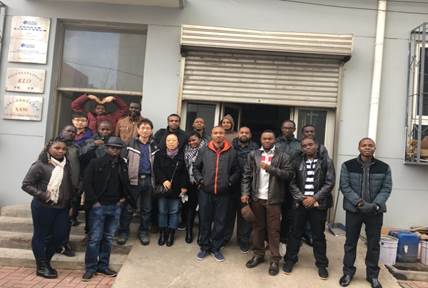 说明: C:\Users\User\Desktop\腐漫画
组织硕士留学生开展参观教学\1.JPG